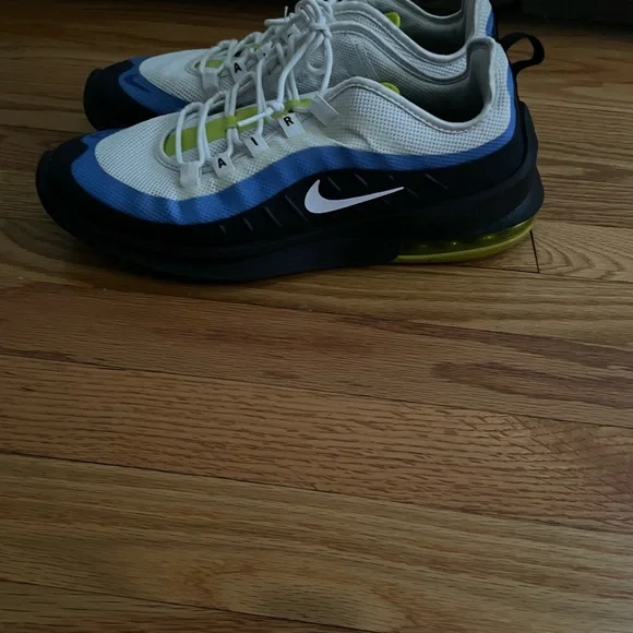 Men’s Nike Air Max Axis Sneakers - Picture 6 of 9